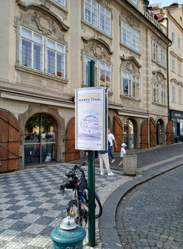 Nově máme i pěkný poutač u stanice tramvaje. ;o)