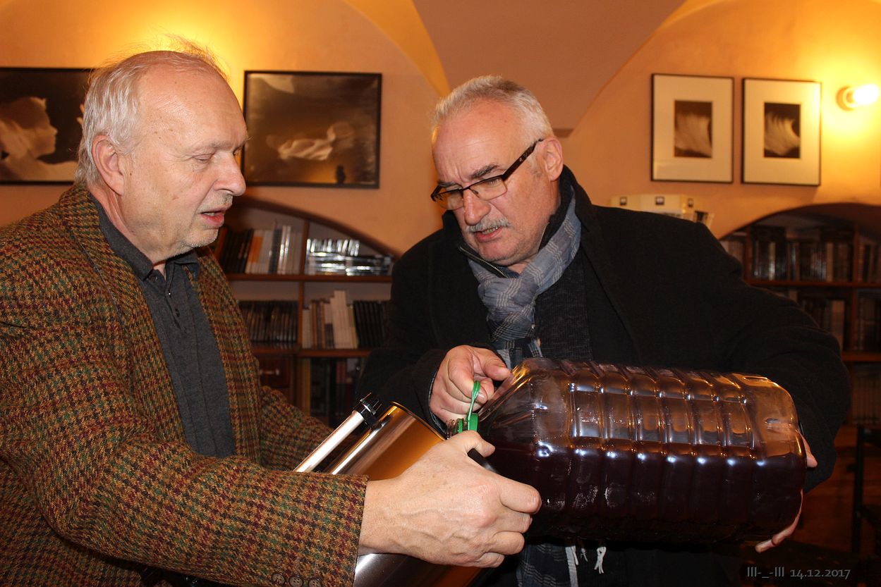 IMG_7920 – Příprava občerstvení pro chladný den…